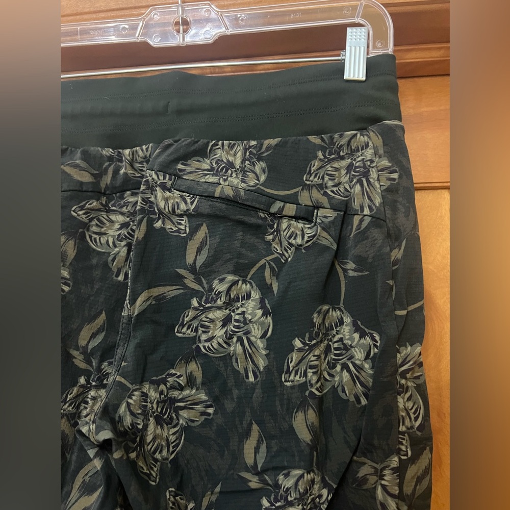 Athleta Trekkie North Printed Jogger Size 2 - Picture 7 of 10